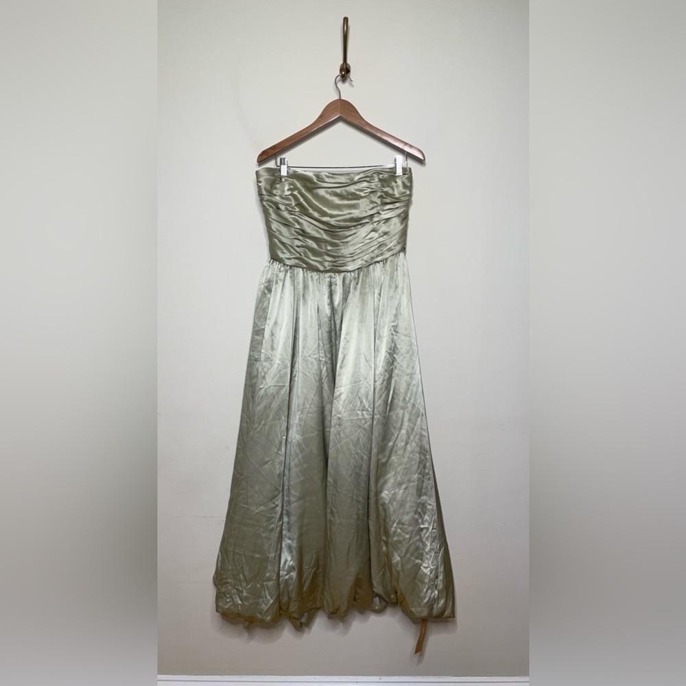 Reformation Elspeth Dress in Dried Herbs - Picture 5 of 10